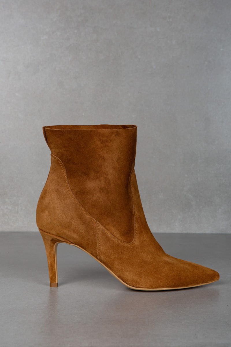 METIS tabacco velour ankle boots