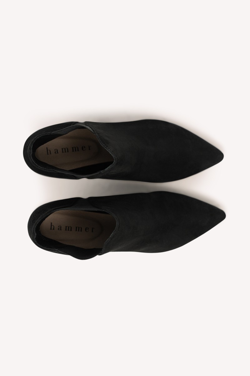 FIRE Black – czarne zamszowe botki damskie na obcasie 7 cm - widok z góry